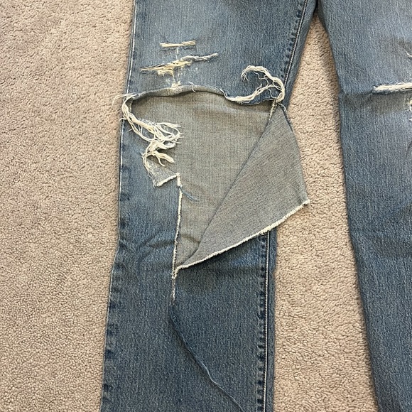 levi’s medium wash jeans. width: 32 length: 34 - Picture 2 of 4